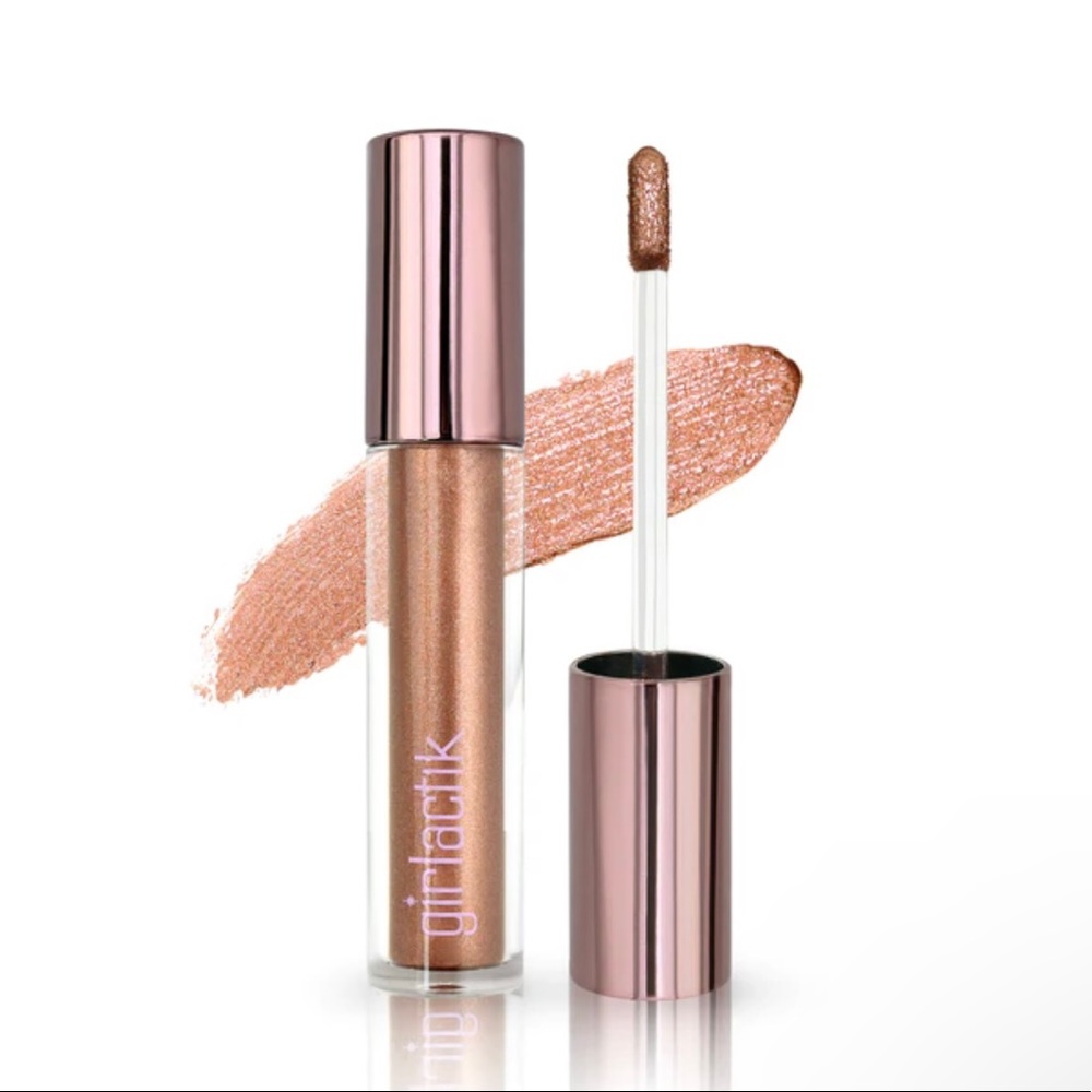 Metallic eye sparkle shadow
